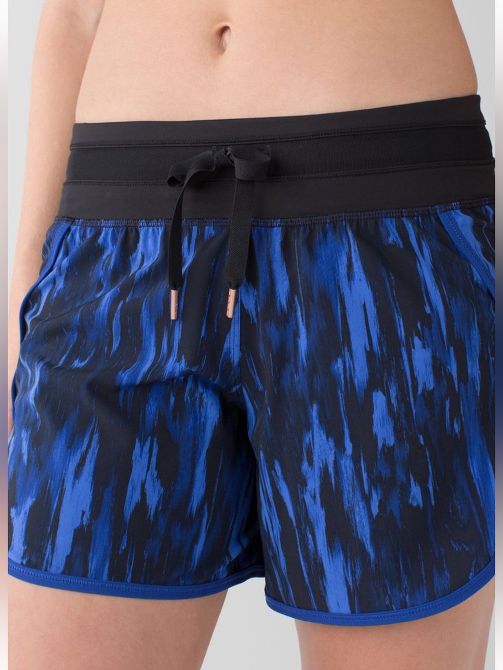 lululemon athletica kanto catch me Blue and Black Printed Athletic Shorts